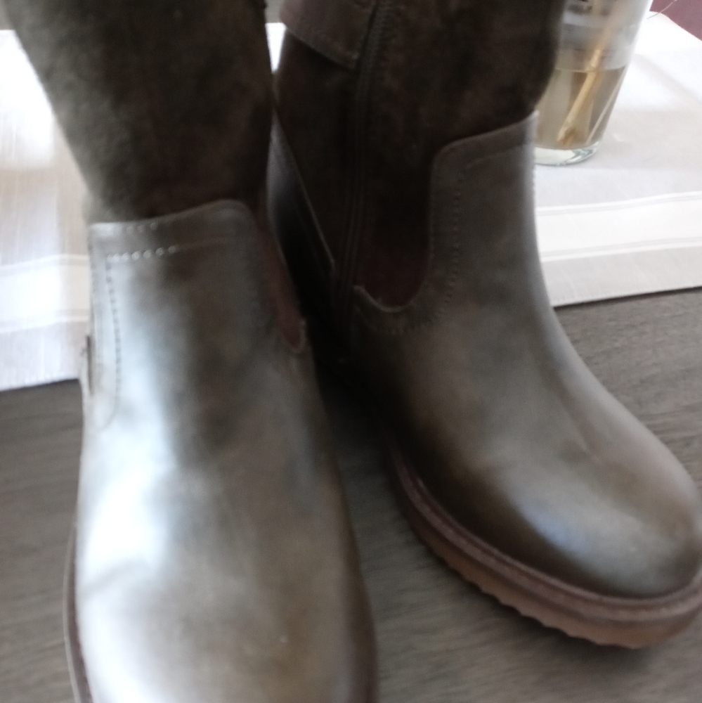 Boots - Picture 3 of 6